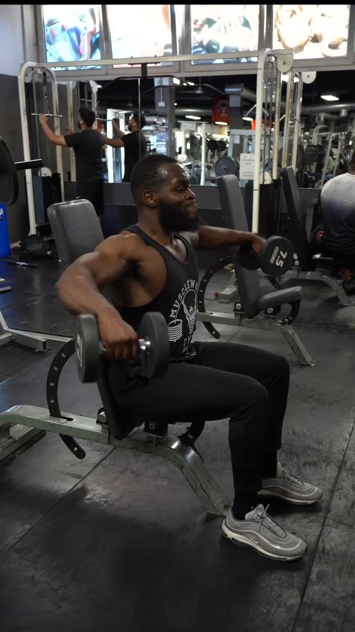 PUSH DAY: CHEST SHOULDERS & TRI’S