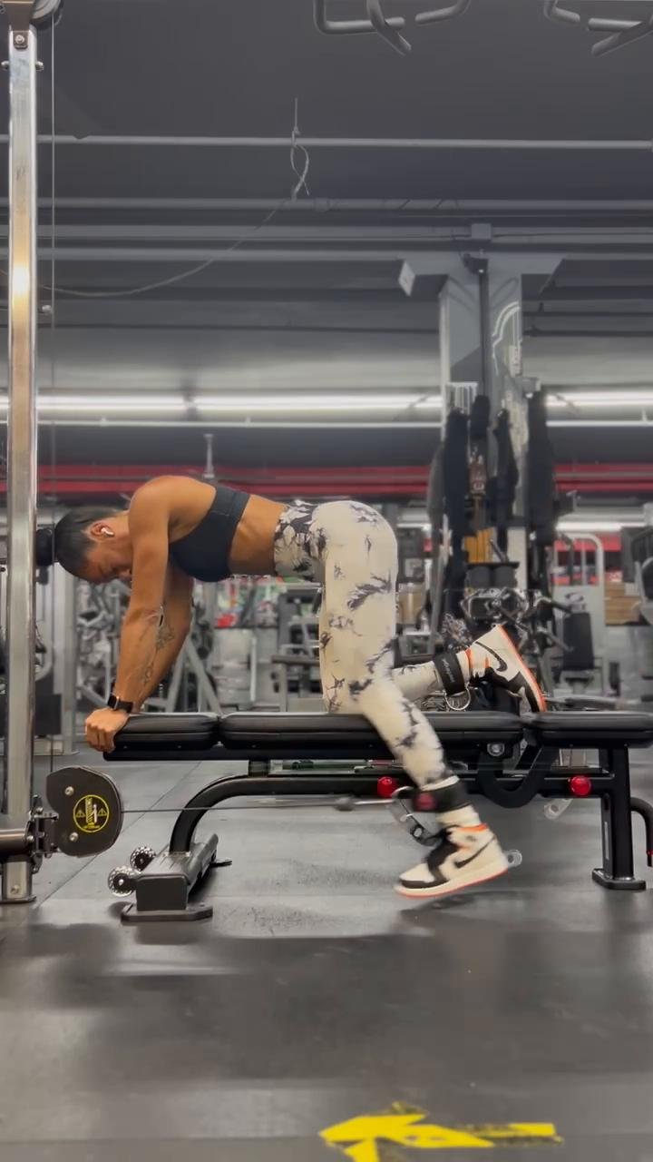 W1/D5: Glute detail