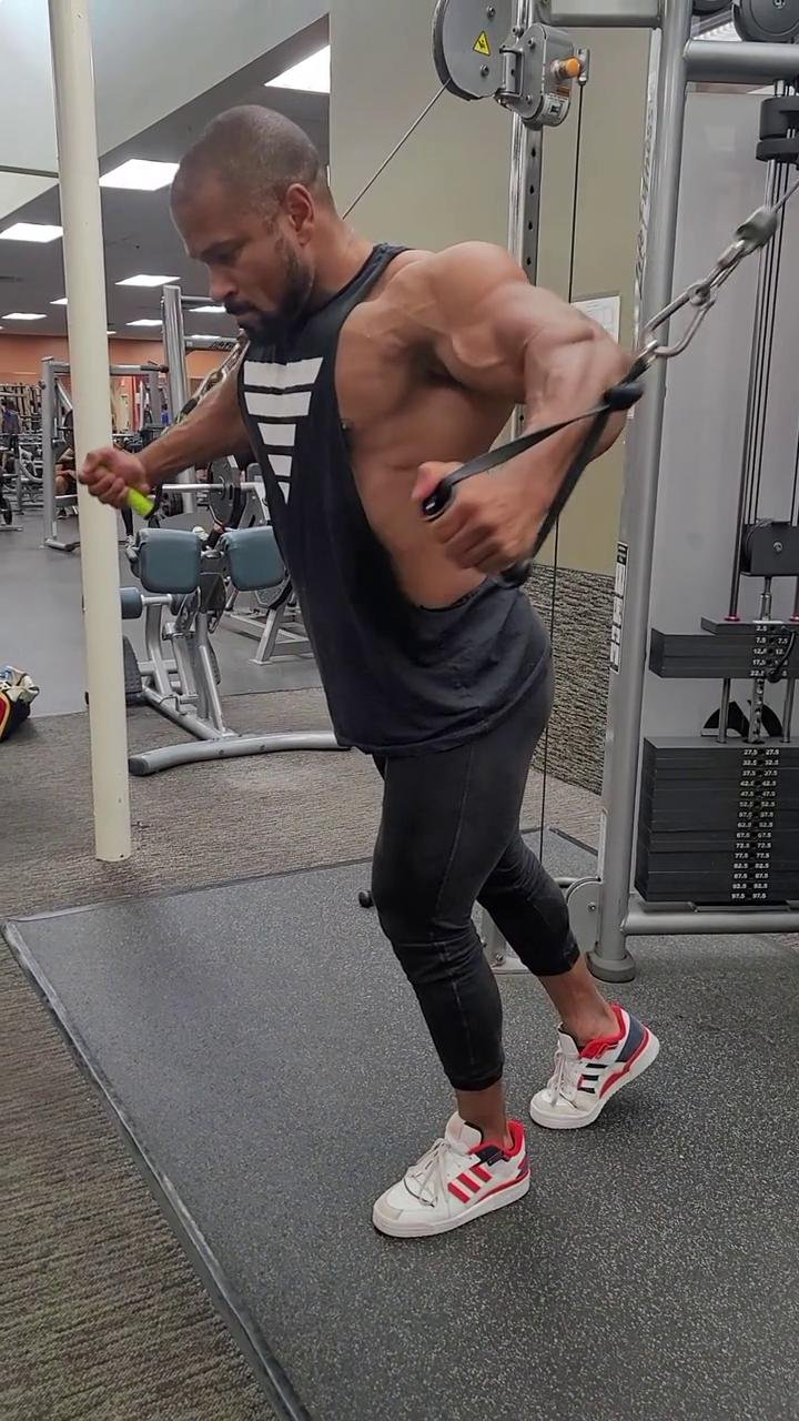 LOWER CHEST MASS BUILDER-101