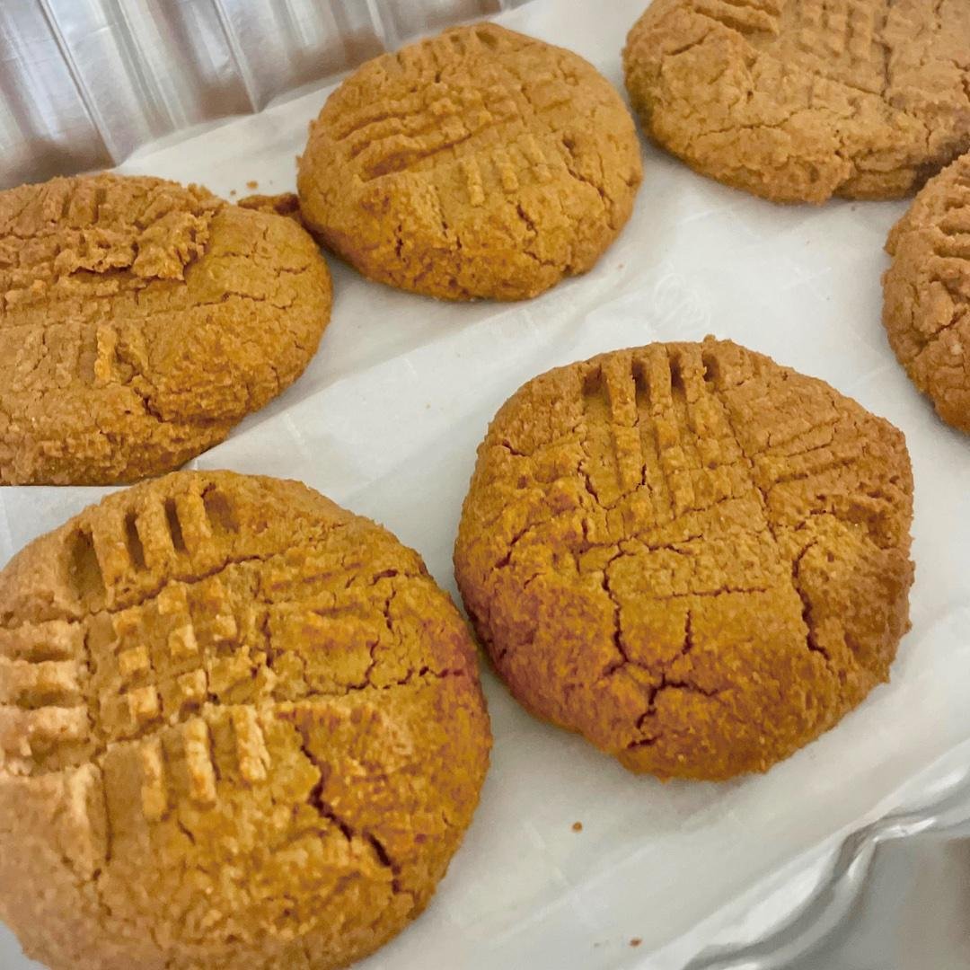 4 Ingredients Peanut butter Cookies!