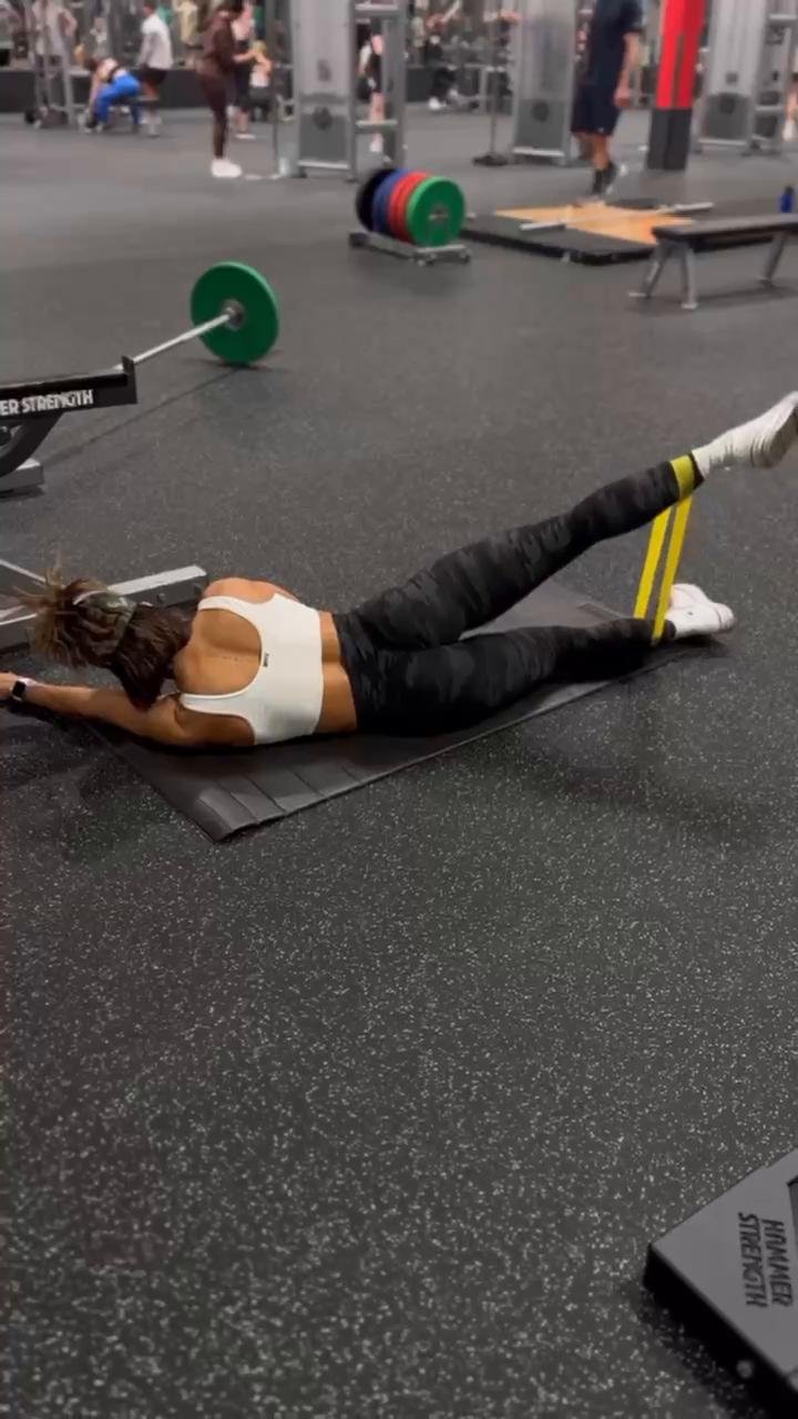 November 9 - 15
Glutes, Arms & Abs