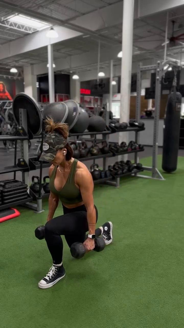 September 27 - October 3
Quads • Shoulders & Abs