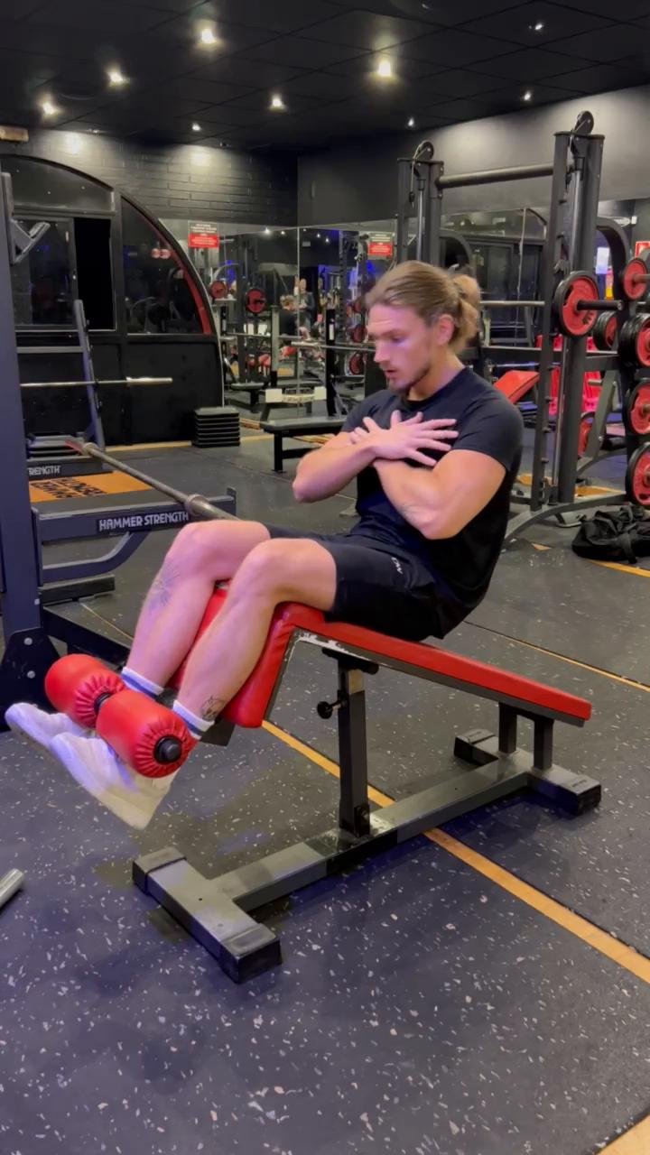 W1 / D3:
Legs (Hamstrings & glute focused) + Abs