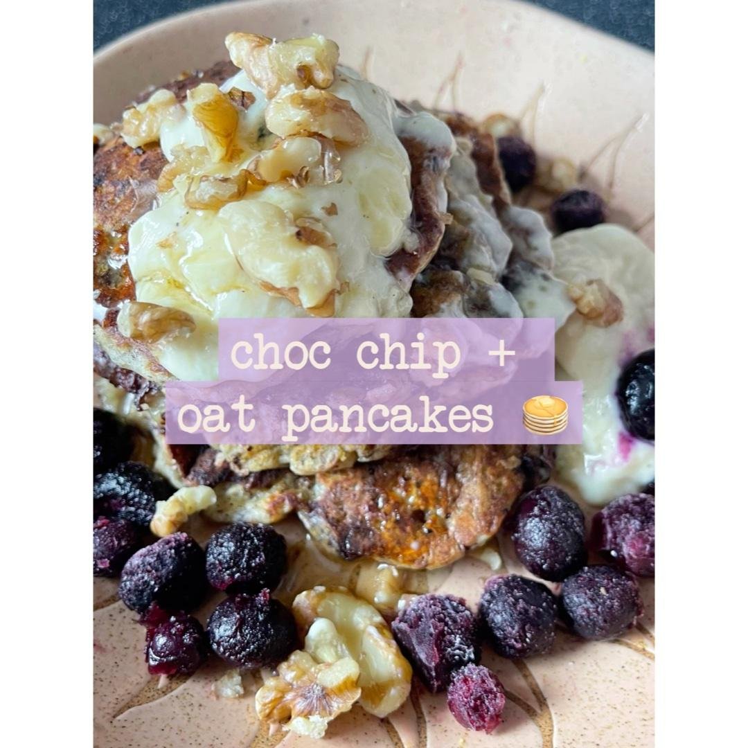 Choc chip + oat pancakes 🥞