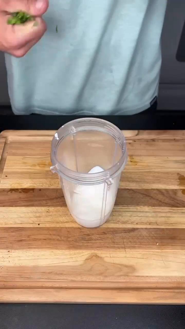 Spicy shrimp with cilantro avocado sauce
48P 3C 6F