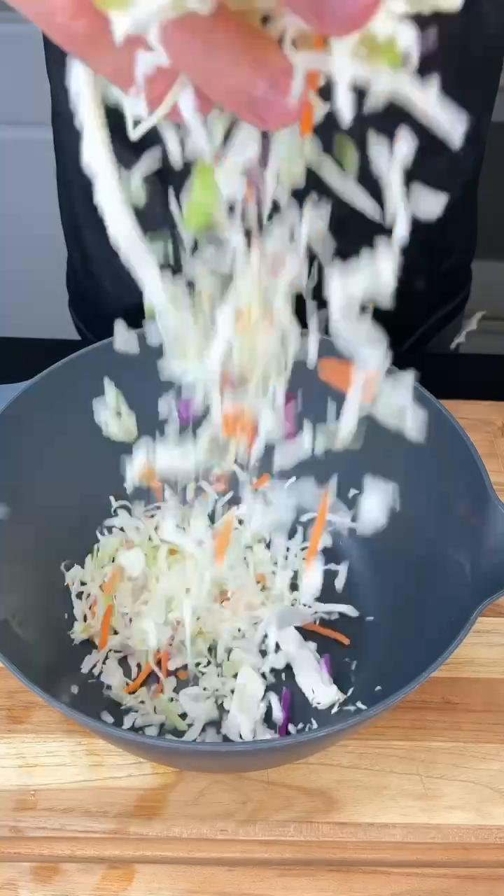 Backyard Burgers 🍔
(Cleaner cheat meal)