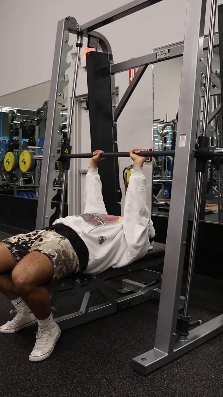 HEAVY PRESSING: TRICEPS // Increase your bench