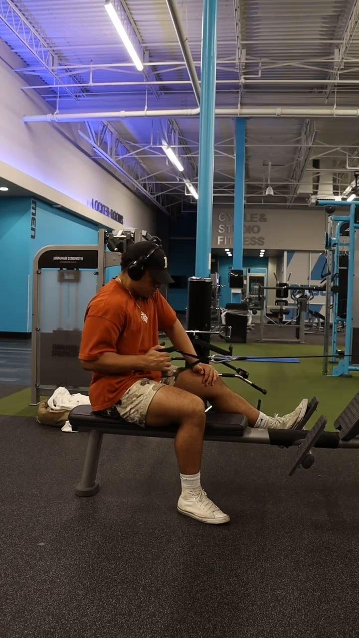 PULL ( back focused )