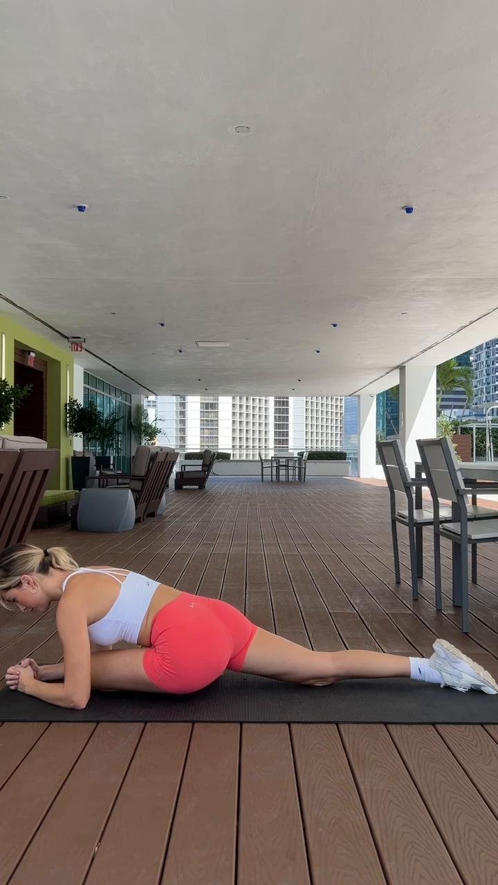 15 Minute Lower Body Stretching & Yoga