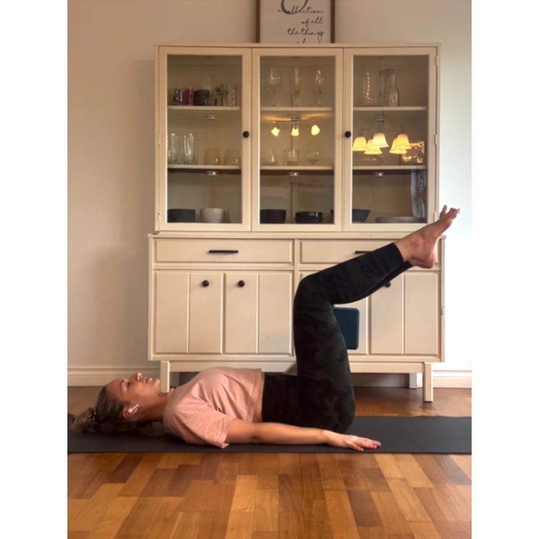 Pilates Flow: Core + Outer Hips