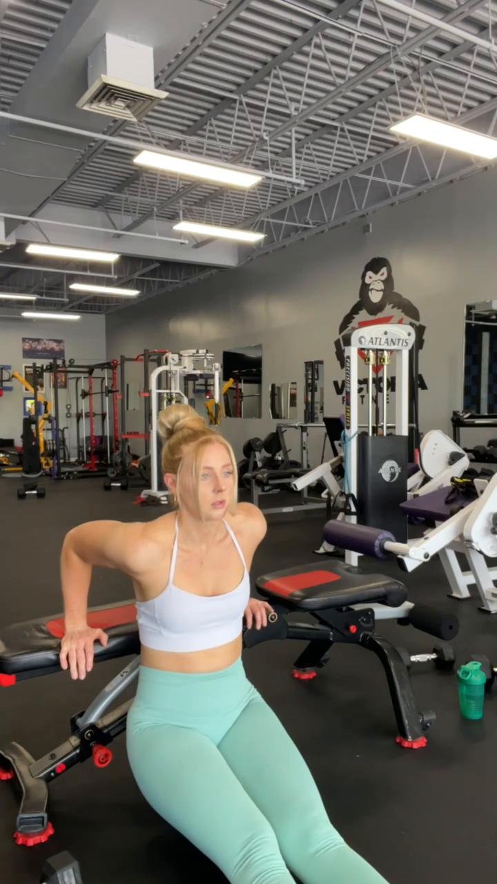 SHY GIRL CHEST + TRICEPS