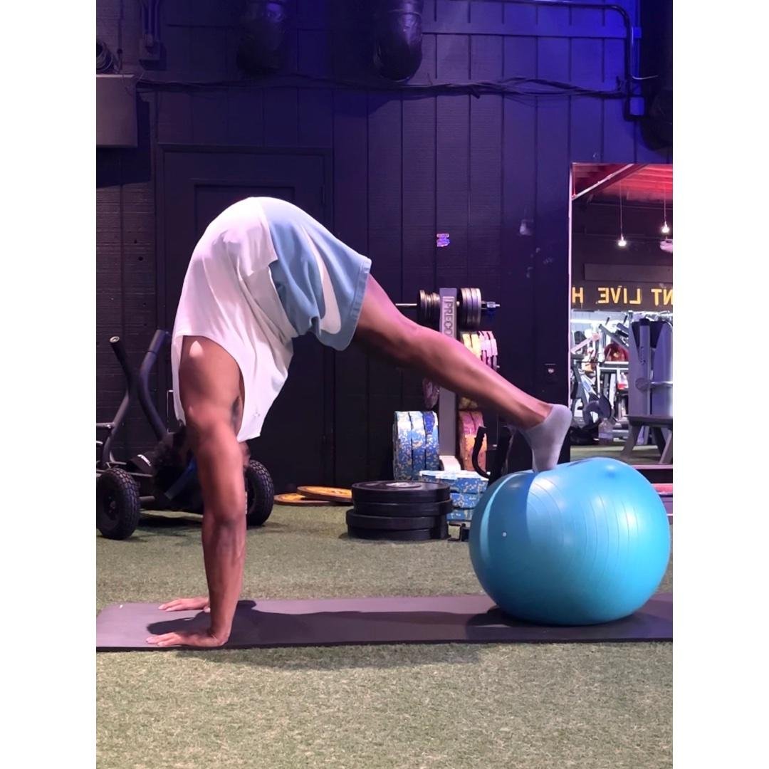 Stability Ball Core Workout 🔥
Cardio: Rower 6 Rounds 250M