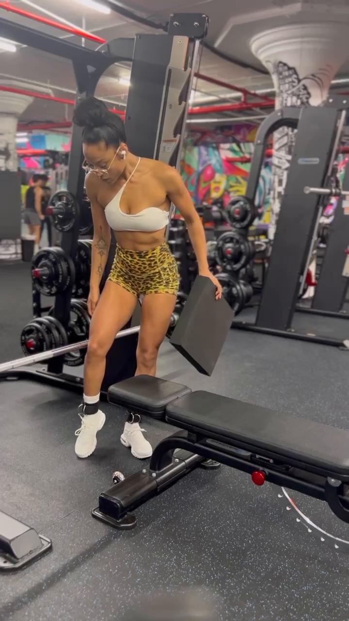 Setting up the reverse kickback on the smith machine
