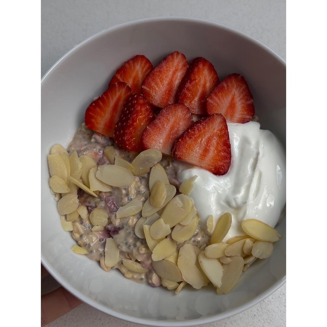 Strawberry Overnight Oats