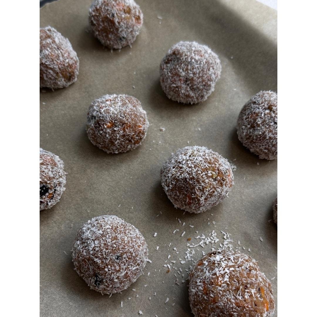 Carrot Cake Energy Balls