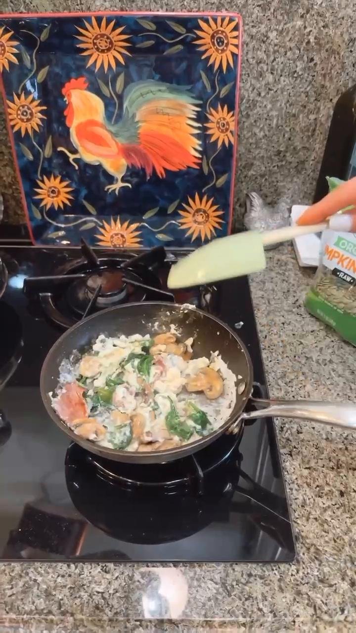 Egg White, Turkey Bacon & Veggie Scramble