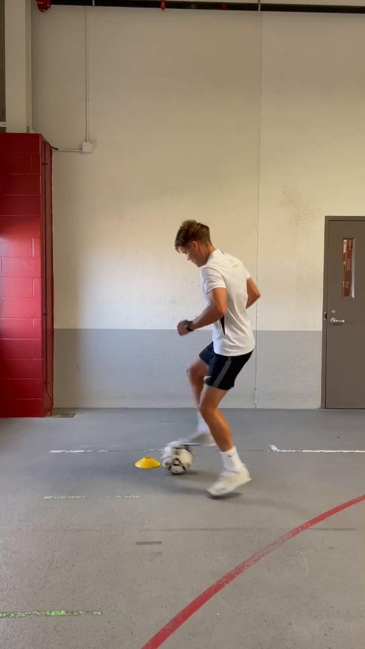 Academy #1 - Wall Half Turn Rebounder