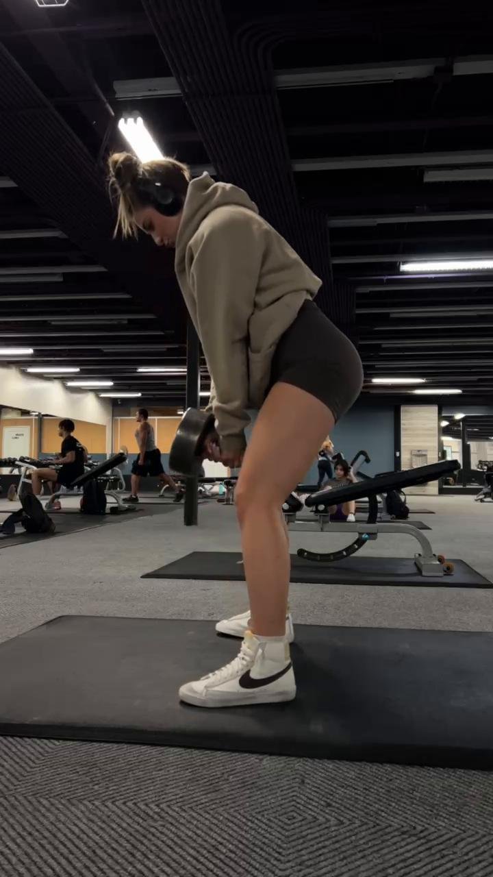 Muscle Mommy Leg Day