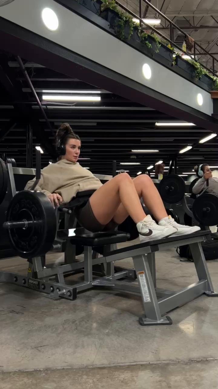 Muscle Mommy Leg Day