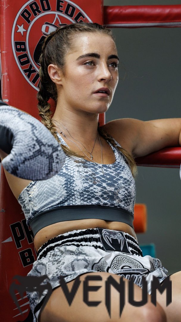 Day 1: Legs Of Holly Jolly Steel🎄