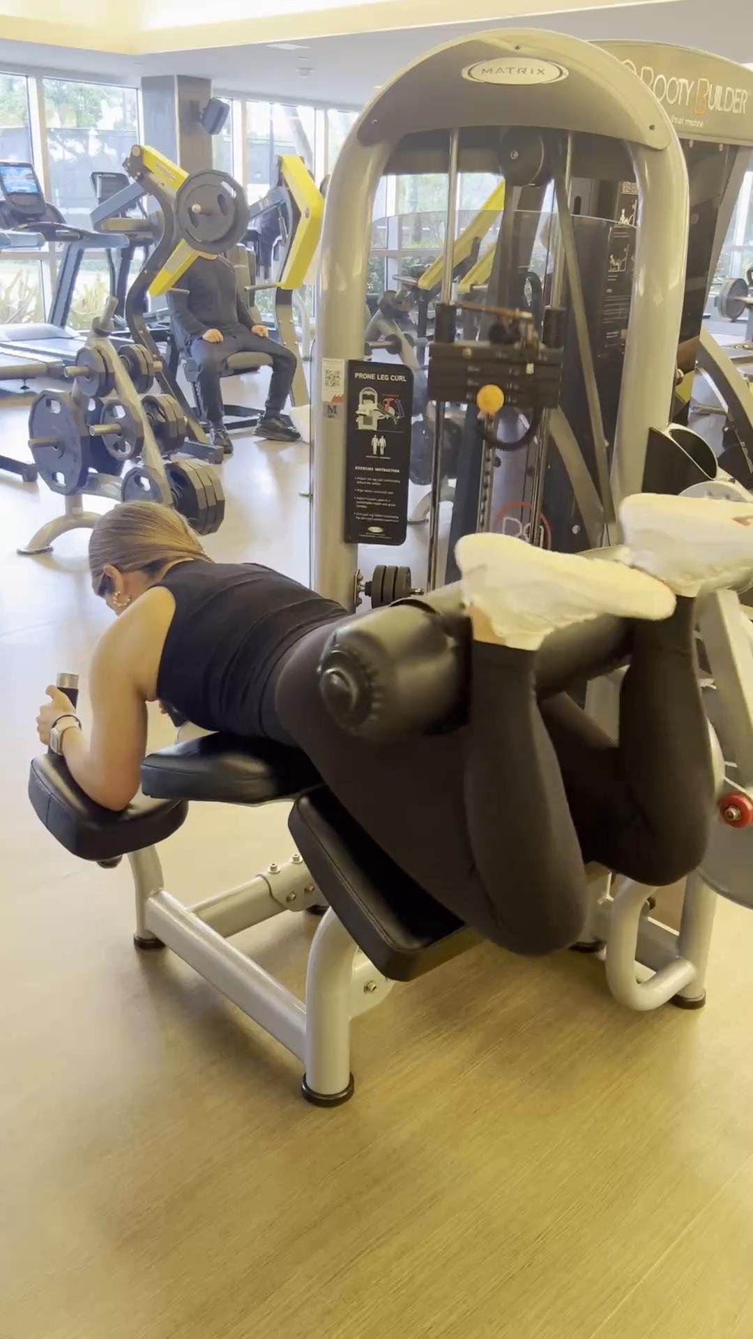 W1 | D1 Legs & Glutes GYM
