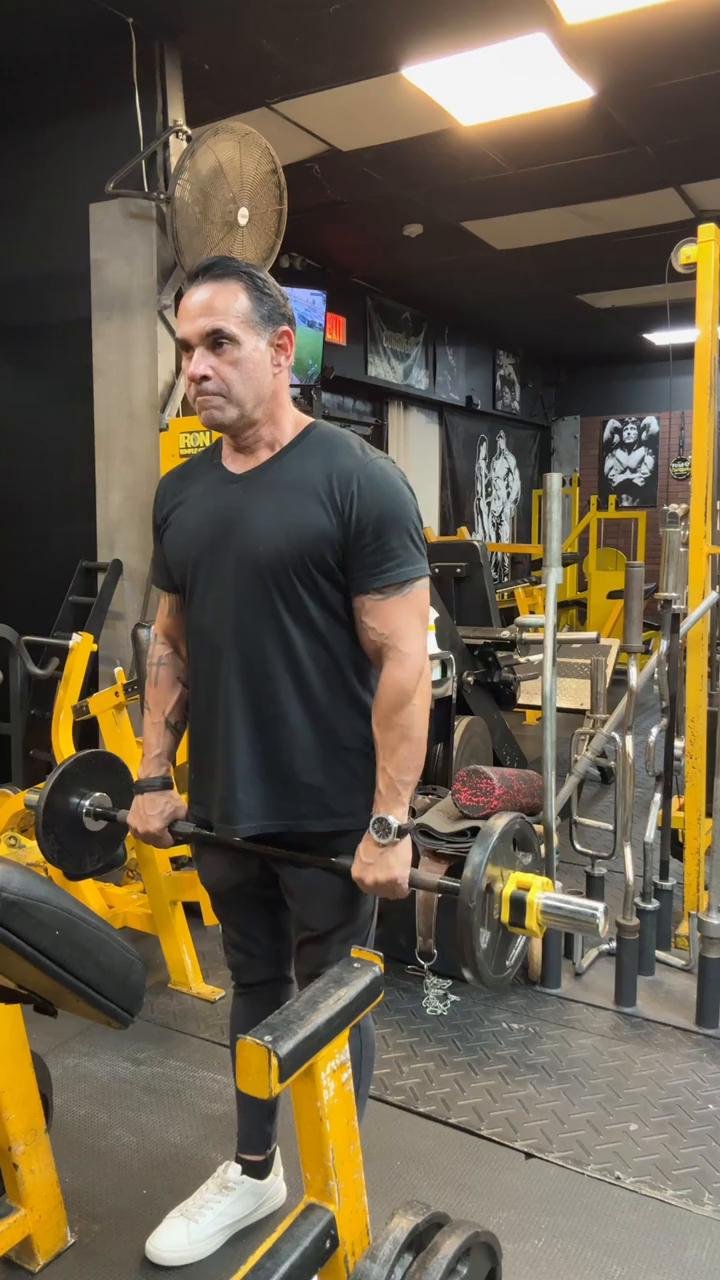 BARBELL REVERSE GRIP CURLS