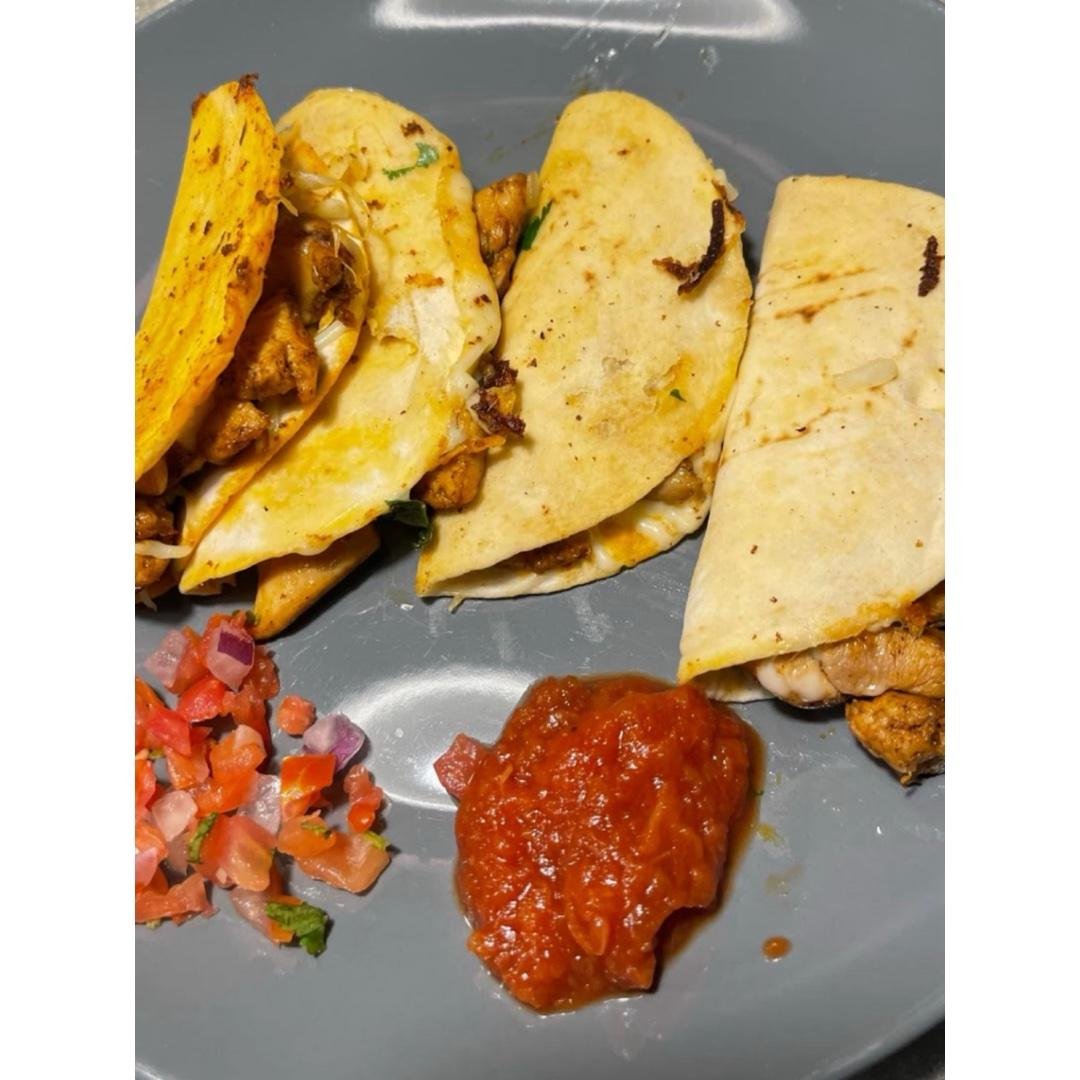 Chipotle chicken tacos
