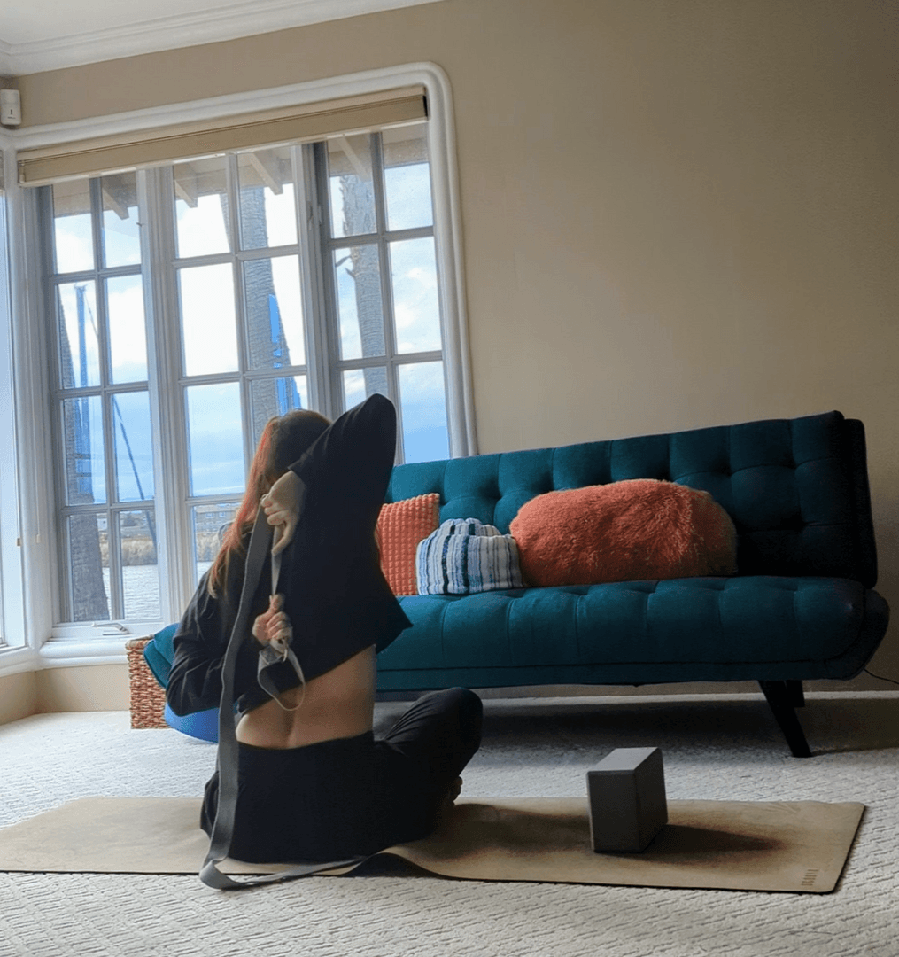 15 Min Yoga Flow with Shoulder Movement