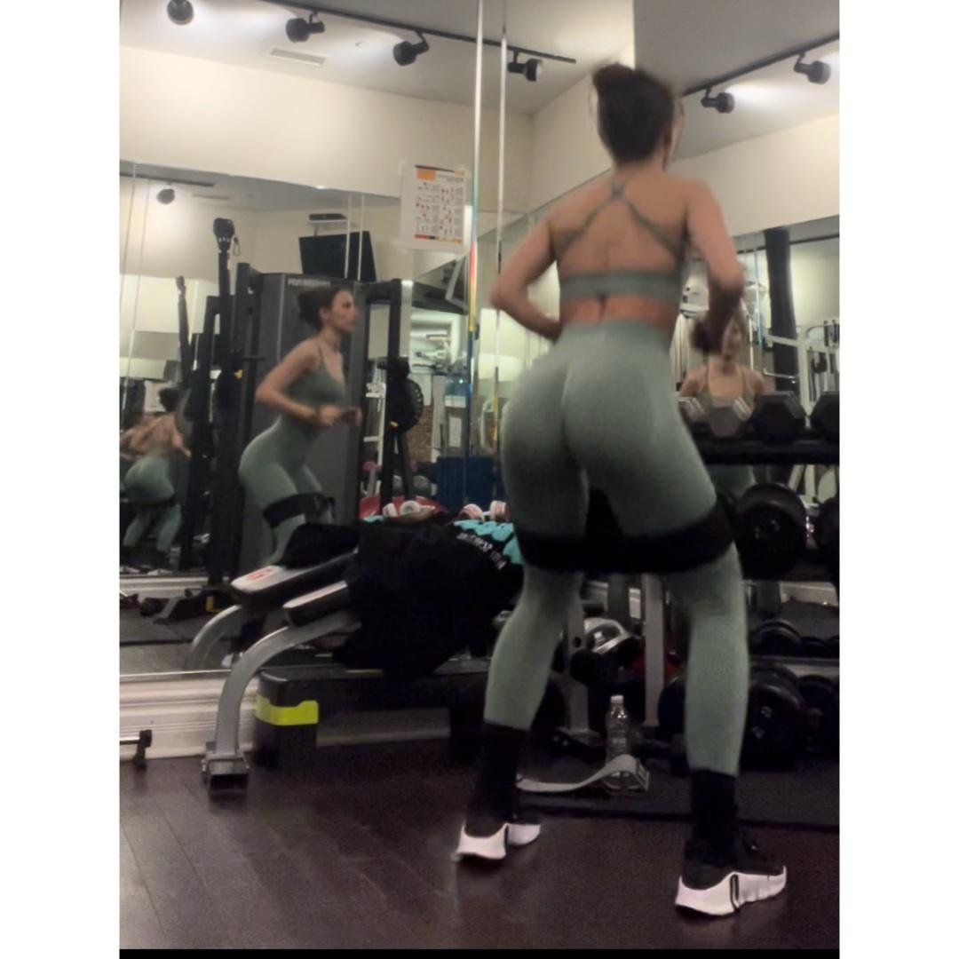 W1 / D2 AMRAP & Booty band leg circuit