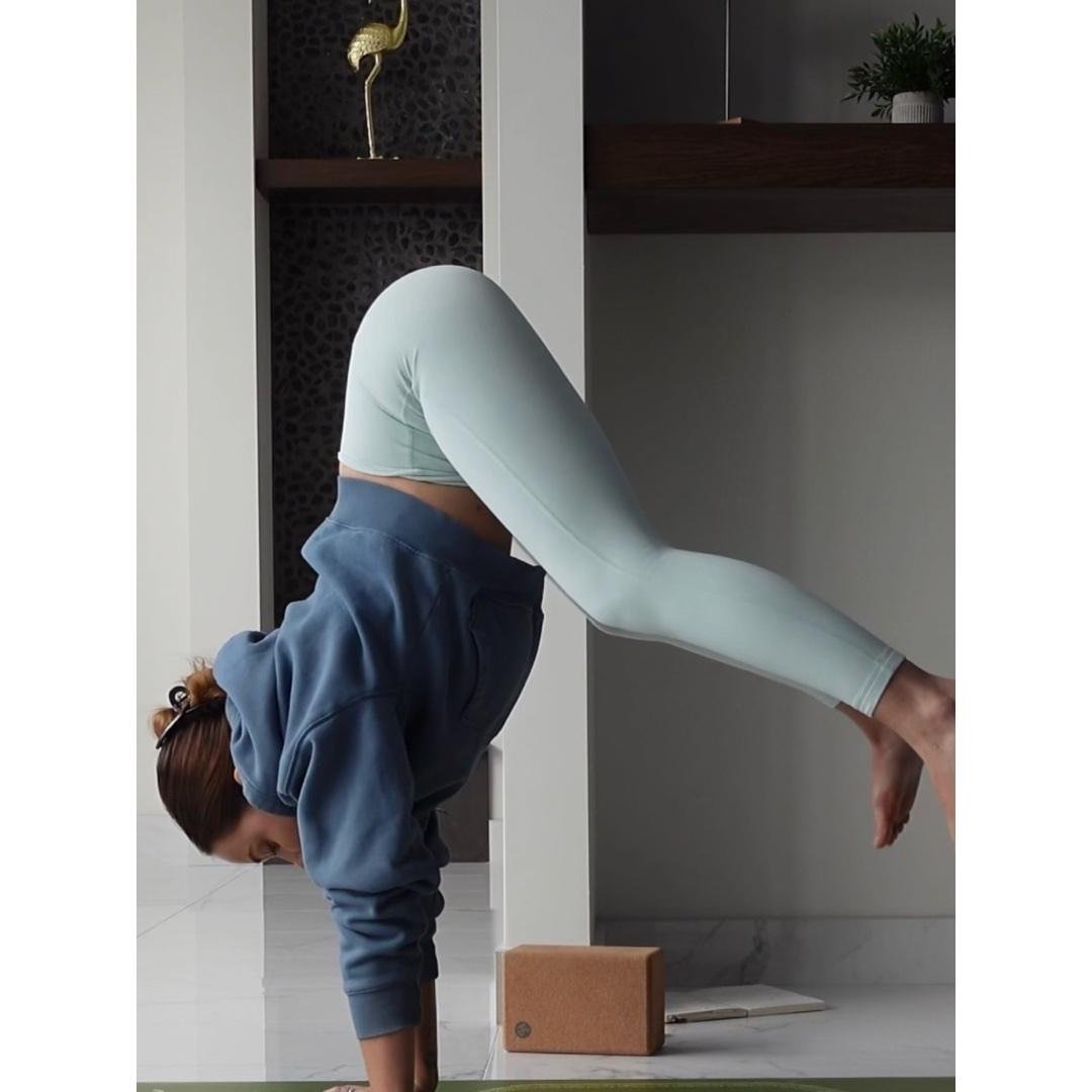 FROG HOP HANDSTAND DRILL