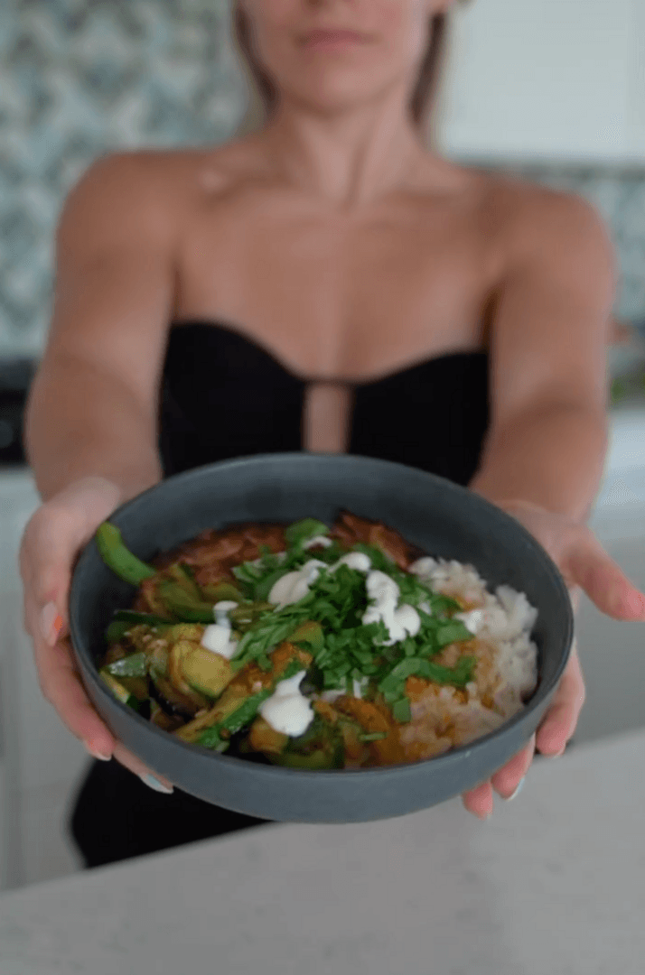 SUMMER BOWL 🍚🥒🫑🥩