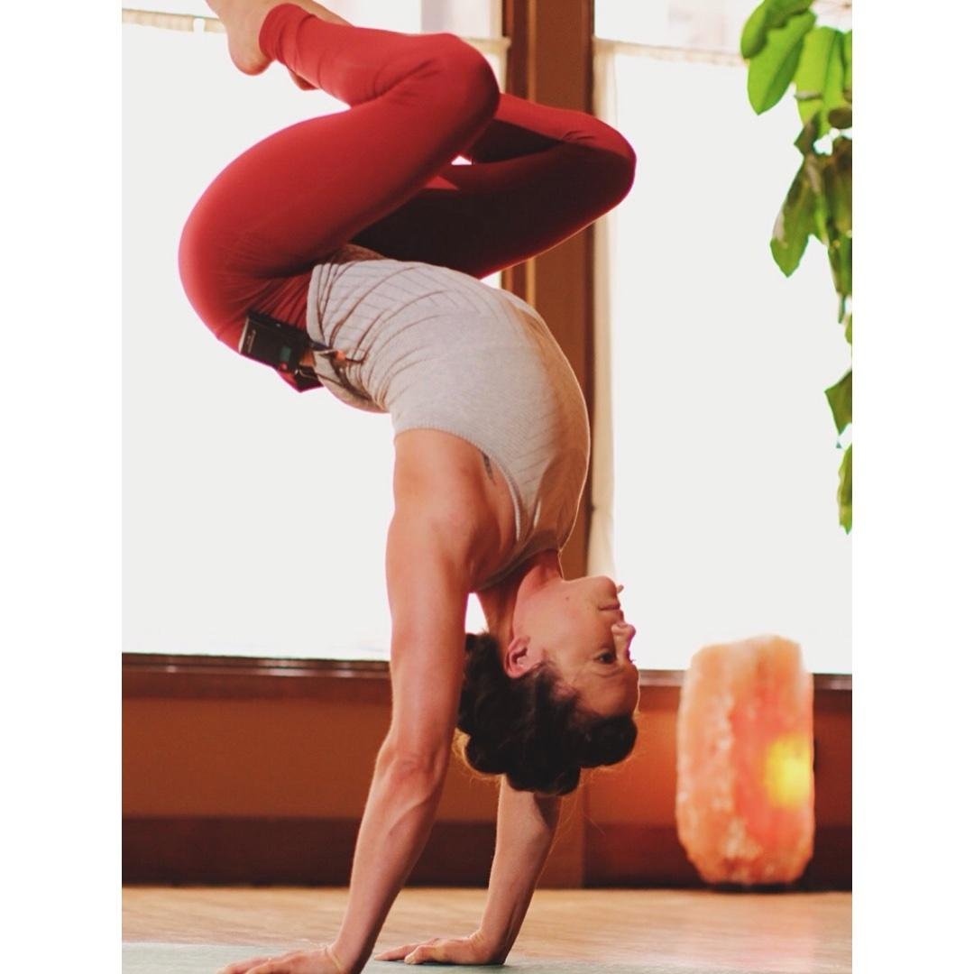 #HollysHandstands
Top tips to fix your form.