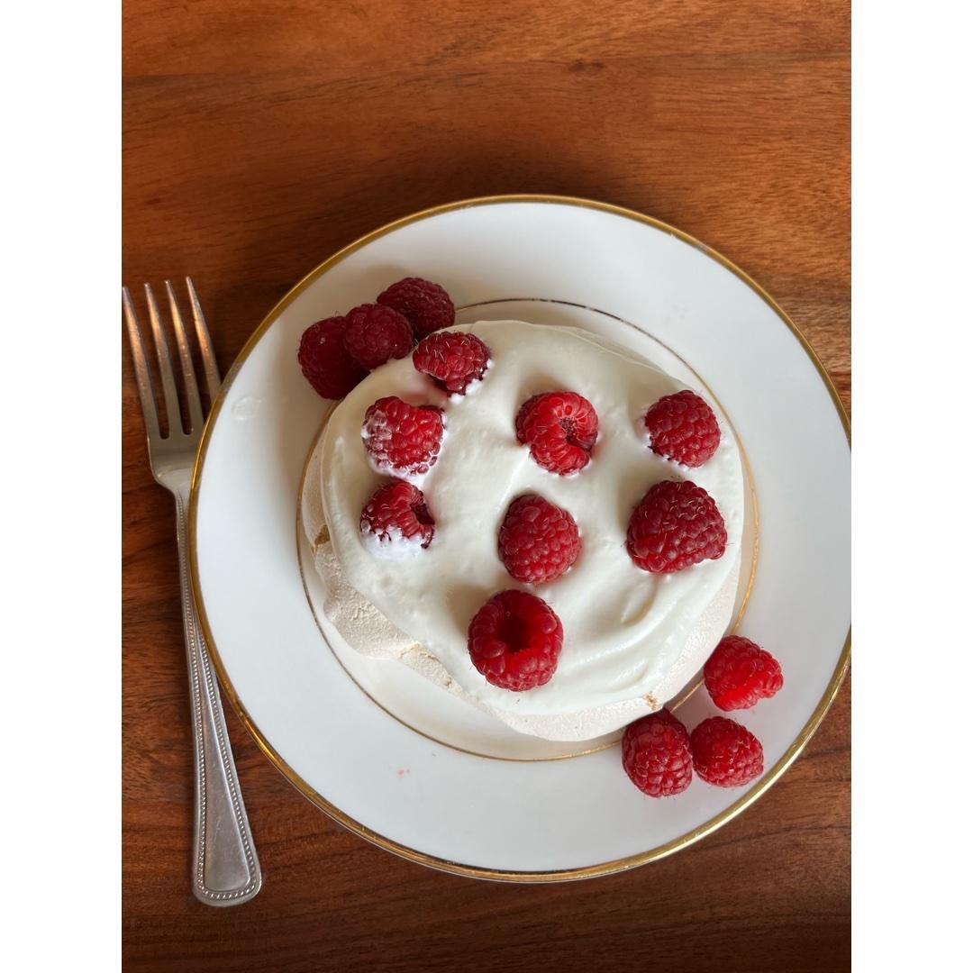 Raspberry Pavlovas