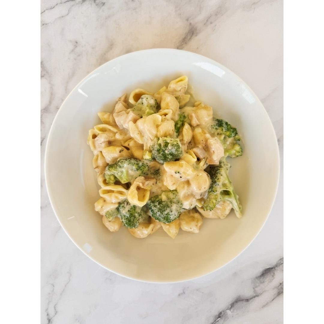 Chicken and Broccoli Greek Yogurt Alfredo Pasta