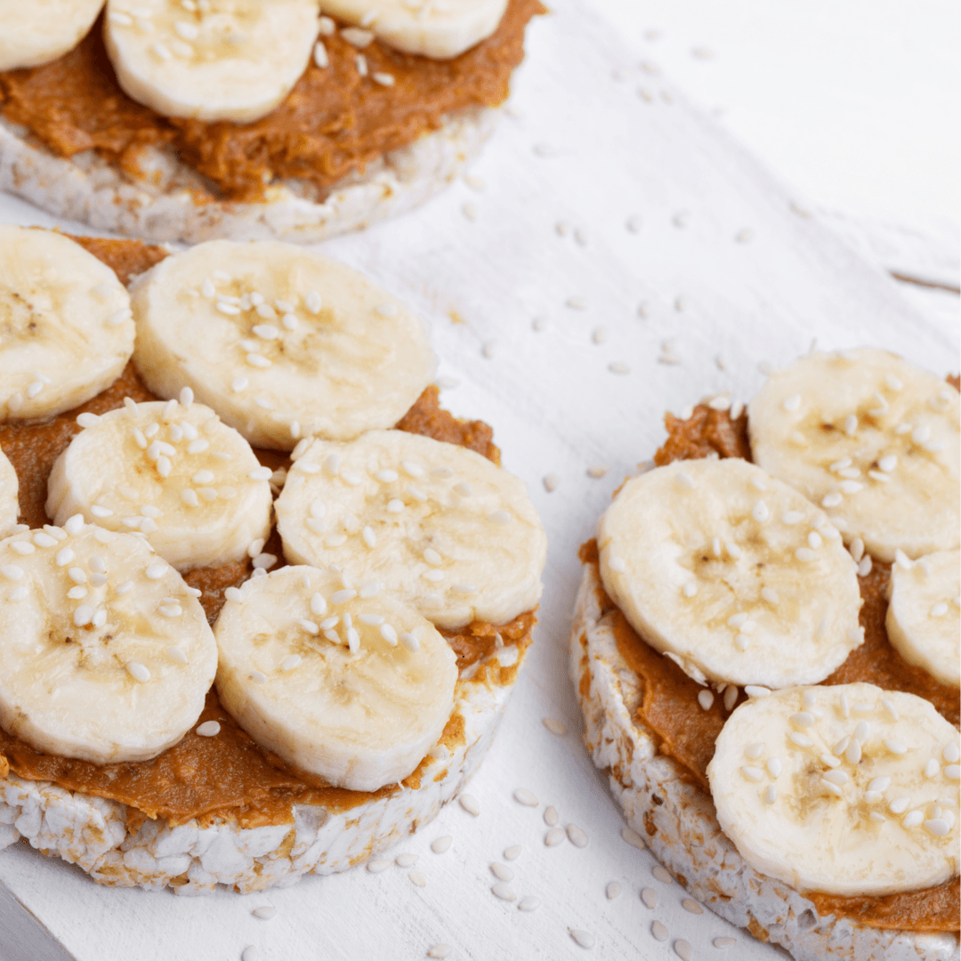 Rice Cakes with Almond Butter & Chia Seeds 🍘🥜