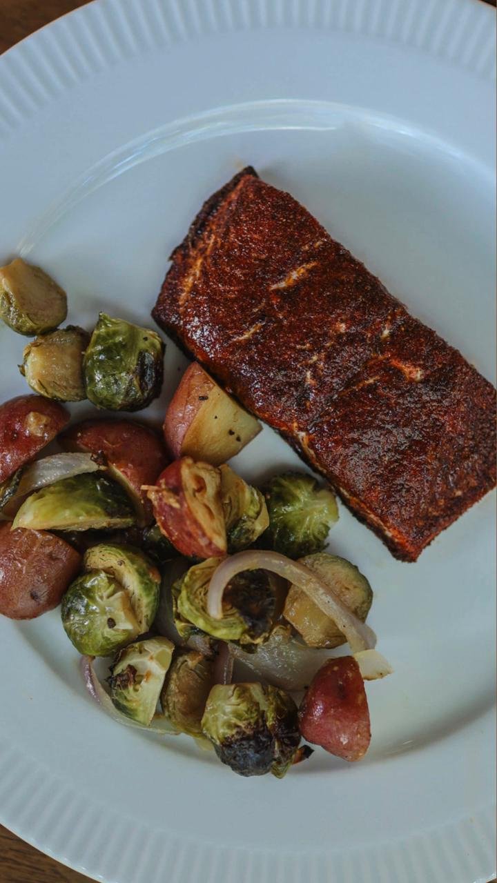 Crispy Garlic-Paprika Salmon 