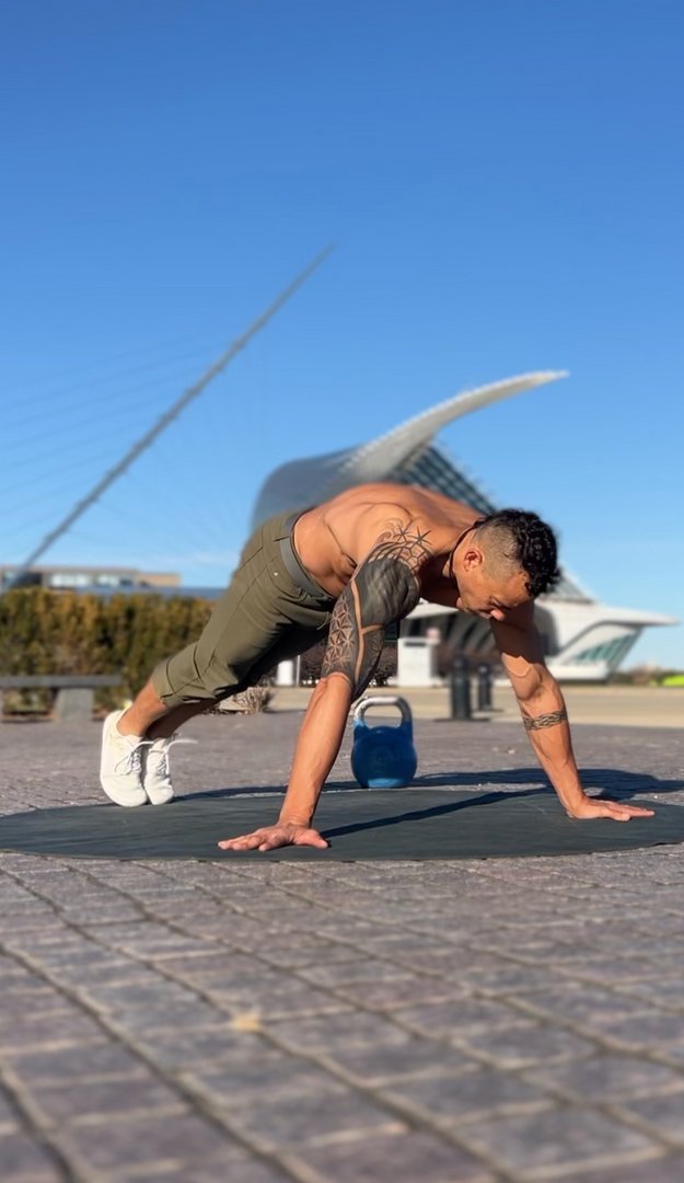 MOMENTUM • Full Body 3 • Core + Cardio