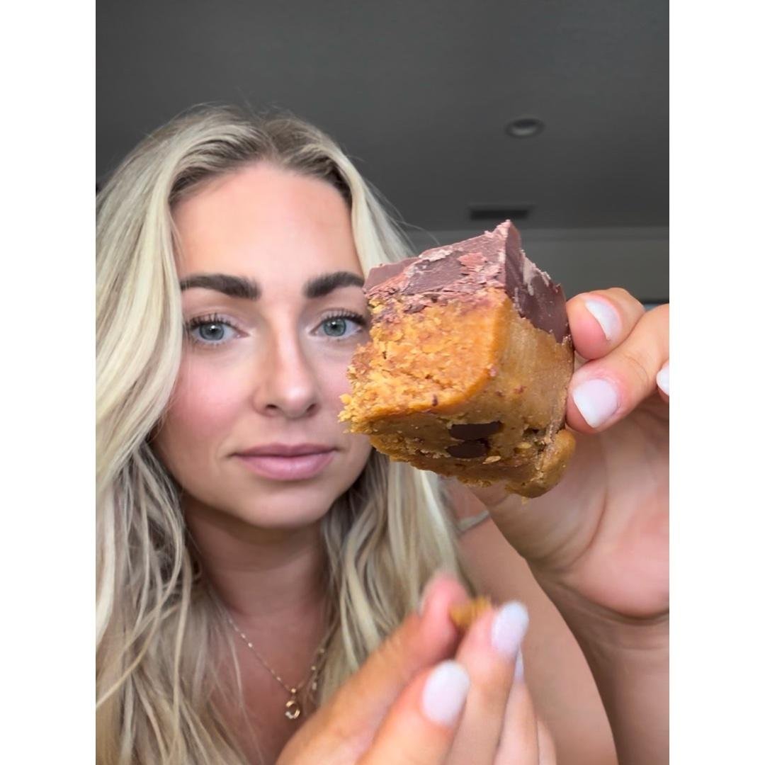 Protein pumpkin cookie dough bars