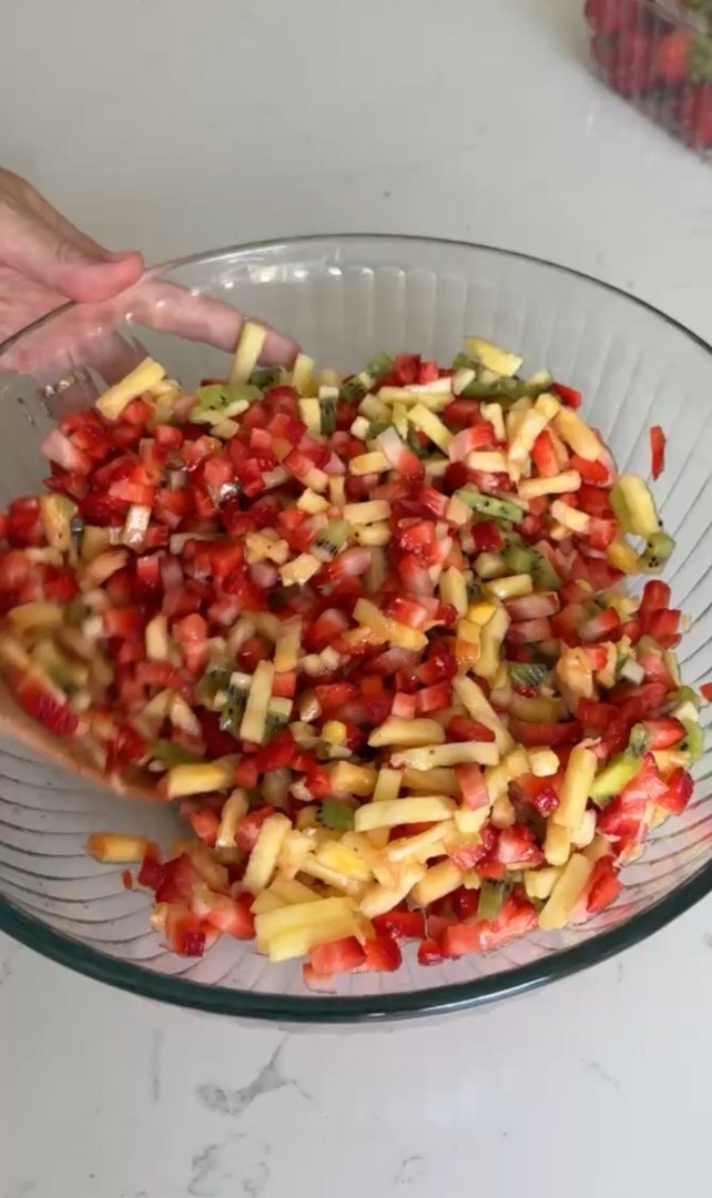 FRUIT SALSA + CINNACHIPS