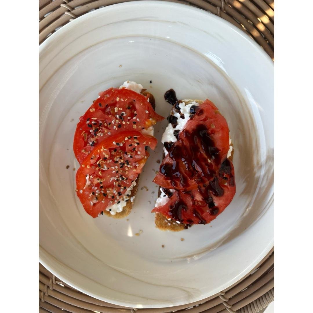 Cottage Cheese & Tomato Toast 🍅🍞